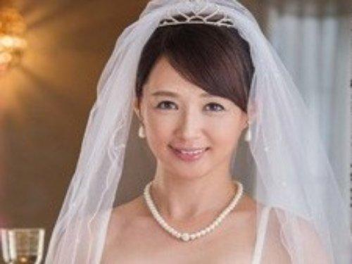 《熟女 おばさん》「ごめんネ!! もう一度幸せになりたくて❤」☆ママは婚約者であるオレの親友とエロい交尾www