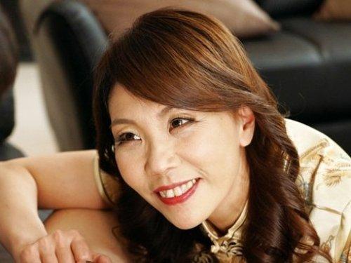 《五十路》会員制高級パブのママはド淫乱美魔女でないと務まらないwww