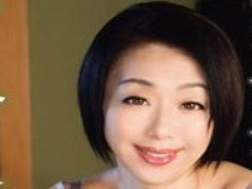 《熟女 おばさん》父と不仲になった美人な義母を慰めるために義息が寝取る近親相姦www