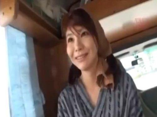 《熟女 おばさん》素朴な心で肉棒大好き田舎のマダム!!! 他人棒ハメられるとエロ全開でアエギまくりwww