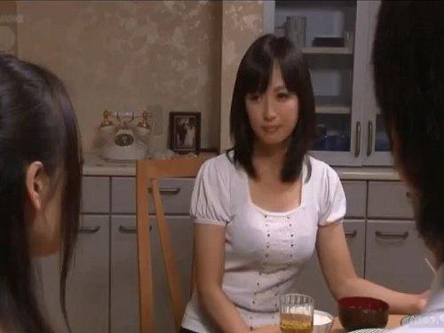 《五十路》娘夫婦と同居の美人ママは今夜も一人寂しくオナニーでオマ○コ濡らすwww