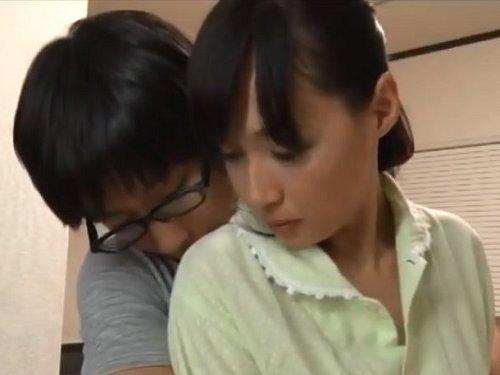 《五十路》抜いてもらうだけじゃ物足りない!!! ママも更なる快感求めて生ハメ母子相姦www