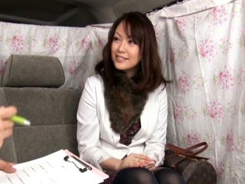 《人妻ナンパ》お上品な奥様は電マに反応しまくり!!! オマ○コ濡れ濡れにしてホテルへ急行www