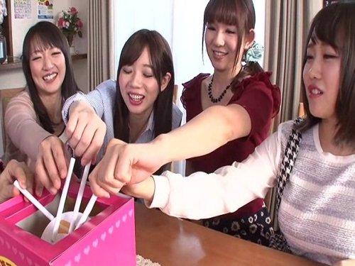 巨乳揃いのママと娘たちがたった１人の息子のチンポ獲得目指して家族内ドスケベゲームwww