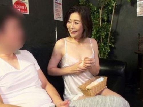 《五十路》年増のネェさんサイコー!!! 巣鴨じゃ超ベテラン肉棒扱い熟魔女のお店が大繁盛www
