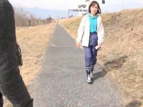 《五十路ナンパ》ホイホイ付いて来る田舎のおばちゃん!!! エッチな誘いもアッサリ陥落www