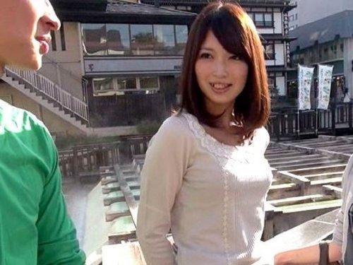 《人妻ナンパ》温泉街でお持ち帰り!!! 綺麗なカラダの美人妻のおしゃぶりとグショ濡れオマ○コの極上セックスwww