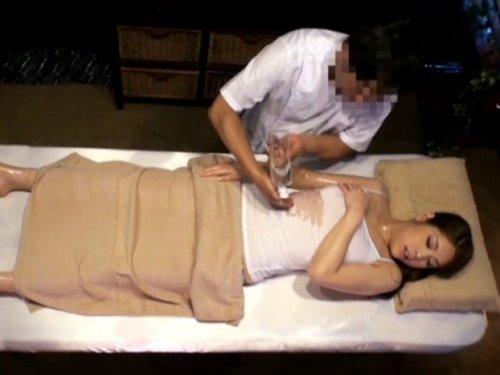 《人妻さん》生ハメおねだりの美人マダム!!! 性感刺激に猛発情して肉棒しゃぶるエロマッサージwww
