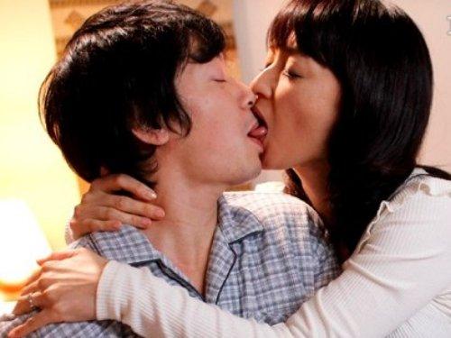 《五十路》「アタシとヤリたかったんでしょ!?❤」!!! 憧れだったママの友人に誘惑されて大興奮の萌え萌えセックスwww