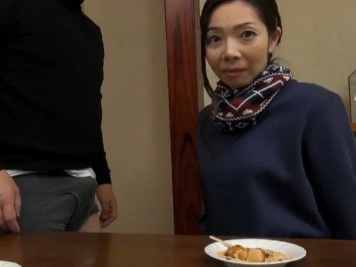 《熟女 おばさん》「まぁスゴいッ!! 3ヶ月ぶりだから緊張するわぁ〜❤」!!! おちゃめでかわいい美魔女は肉棒大好きwww