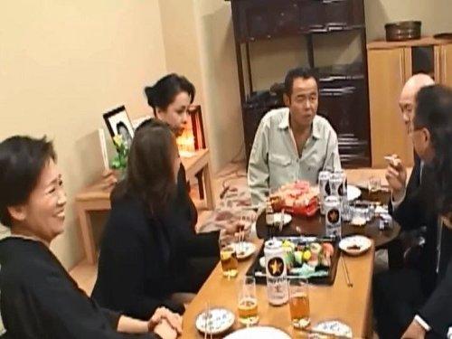 《五十路》美人未亡人と親類縁者たちとの近親相姦淫乱エロ物語www
