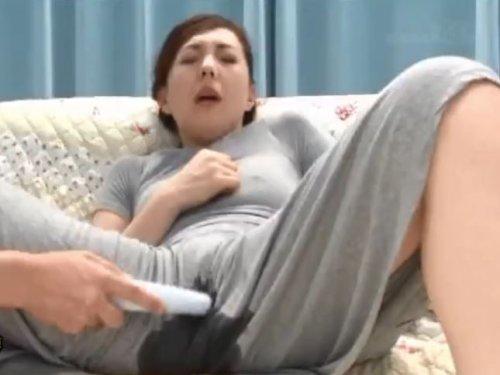 《マジックミラー号》「いやだぁ… ビショビショ…」!! セックスレスで隙だらけの奥さまは性感マッサージですぐにイキ潮ww