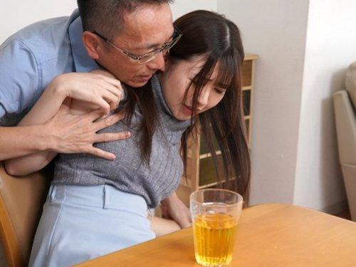 結婚前なのに…!!! 俺の彼女が嫉妬に狂った隣のオヤジにハメ倒されて中に出されちまった。。。