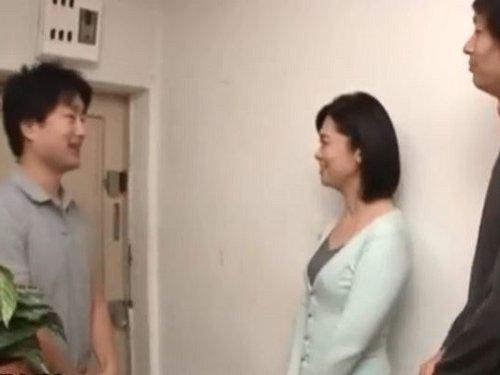 《五十路》「若いオチンチンずっと欲しかったの…❤」!! 息子の友人に貫かれて熟マンが感じまくりのグショ濡れwww