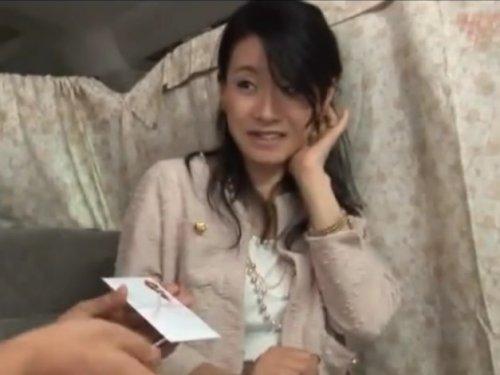 《人妻ナンパ》指マンでイキまくる奥様!!! おっぱいイジられ発情したら欲情が止まらないwww