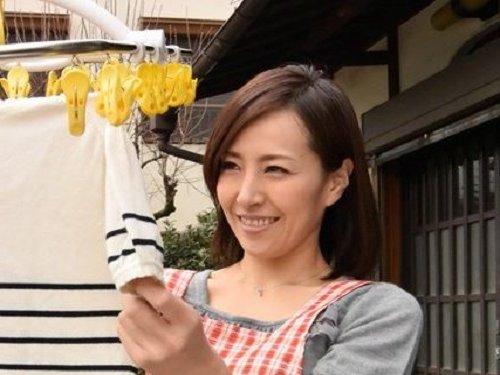 《人妻さん》義弟に迫られ禁断ファック!!! 溜まった性欲全開美マダムwww