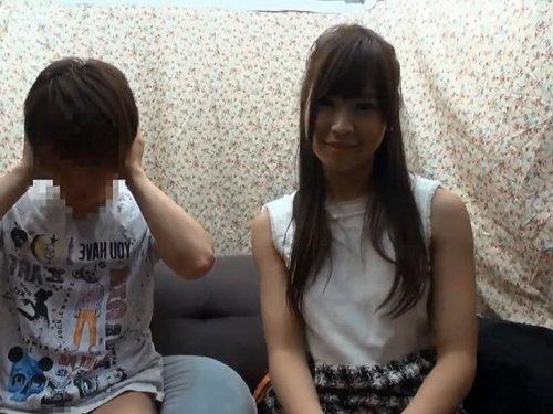《素人ナンパ》男友達の勃ちっぷりに感激して車の中でハメてもらう女子大生www