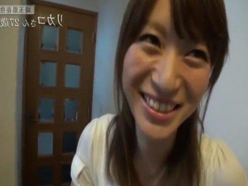 《人妻さん》亭主と子供が寝てる間に自宅でヤッちゃう若妻!!! 「起きない??」「起きないです❤」www