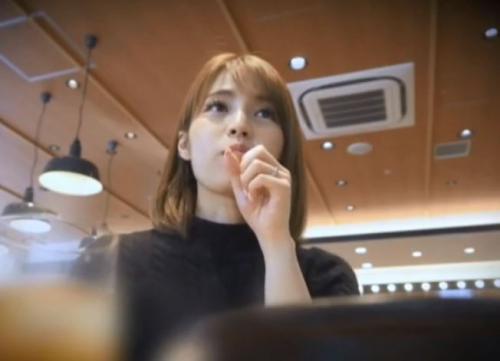 《人妻ナンパ》「旦那が淡白だから…」!!! あっさりホテルに連れ込まれ無抵抗にパンツ脱がされる若い専業主婦www