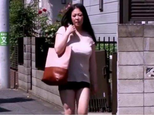 爆乳ヤリマンのエステティシャン!!! マッサージしながら発情する超好き者www