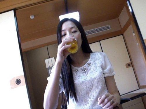 《人妻さん》呑んでほろ酔い気分の温泉美人妻!!! ご無沙汰マダムが浮気チンポに猛発情の寝取られセックスwww