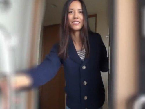 《人妻さん》浮気チンポにドハマリ!!! 美乳揺らして自宅でイキまくるスリムボディの美人妻www