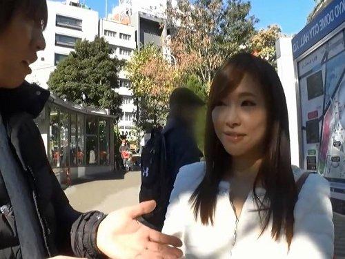 《人妻さん》美形でスタイル抜群の若妻さんは下着モデルにノリノリ!!! 騙されたと気付いても無抵抗でハメられ大よがりwww