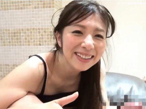 《人妻さん》私セックスが大好きなの❤!!! これでもかってほどチンポをしゃぶる昼下がりの浮気妻www