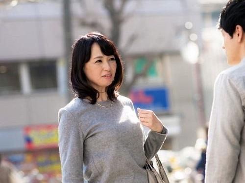 《熟女ナンパ》ナンパされたおば様はホテルに入ると嬉しさと期待で大乱れwww