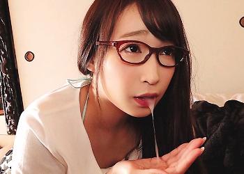宿泊代として体を提供する眼鏡の巨乳美女！バキュームフェラに我慢できず口内射精！蓮実クレア