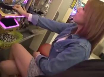 パチ屋で彼氏連れのギャルを痴漢wｗｗ外に連れ出し犯す！逢沢るる