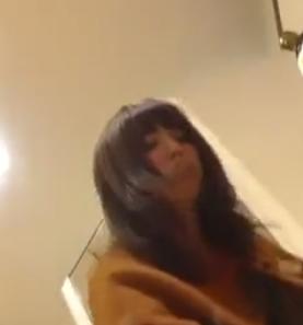 【 盗撮 】優しくはにかむお店のお姉さん☆おパンツを盗撮されてニッコリ！！！