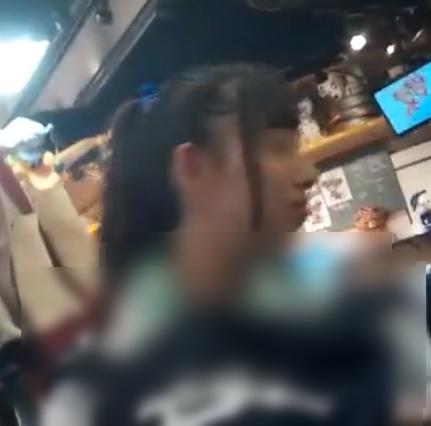 【 盗撮 】凛々しいポニテ美少女☆ピンクの水玉パンツでバッチリ決めちゃう！！！