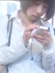 【 盗撮 】ごく普通のOLさんのスカートをめくっちゃう非道な男！！