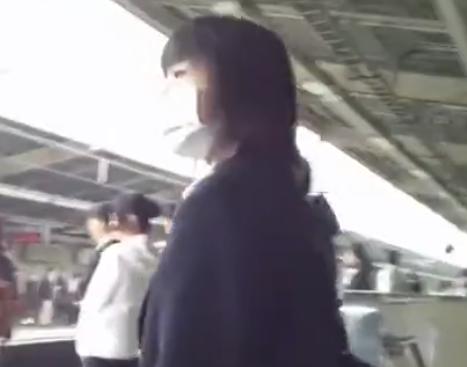 【 盗撮 】ゆるふわJKを階段まで追っかけ水色パンツを逆さ撮りしちゃう！！