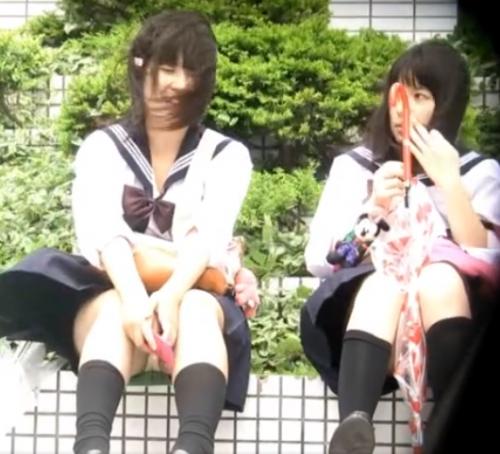 【 盗撮 】強風の中の放課後JK☆パンチラ見放題とか天国かよ！！！