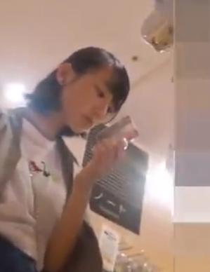 【 盗撮 】ブルマをはいてる純情JK☆おパンツがはみだしちゃってる！！！