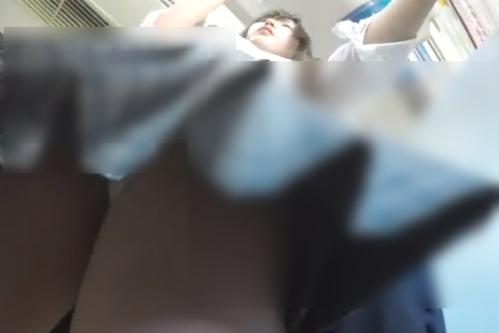 【 盗撮 】美少女が普通の白パンツをはくと逆にめっちゃエロい件！！！