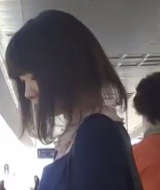 【盗撮】清純派の女の子☆スカートをめくられ可愛いおケツを盗撮されちゃう！！