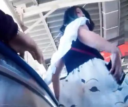 【盗撮】優しい女の子に声掛け顔撮りしたあとスカートめくり☆完全にバレてるやん！！！