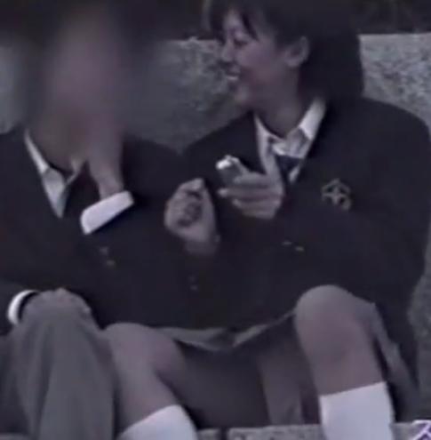 【 盗撮 】かわいいJKたちの座りパンチラ大量撮影！！