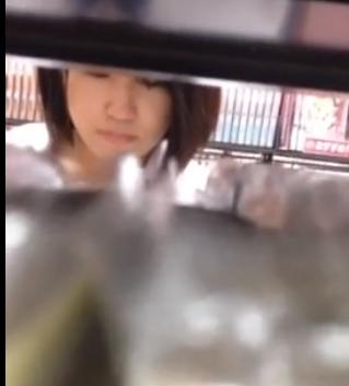 【 盗撮 】顔から全身くまなく盗撮☆スカートをめくっても気づかない超鈍感少女！！！