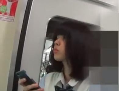 【 盗撮 】小動物みたいに可愛い女の子がおパンツ盗撮の辱めにあう！！！