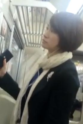 【 盗撮 】お疲れなのにパンツを盗撮されちゃう可哀想なお姉さん！！！