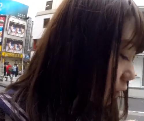 【 盗撮 】親切な美少女のもっこりピンクパンツが盗撮されちゃって可哀想！！