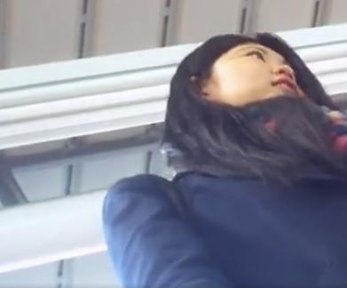 【 盗撮 】今どきJKのプリケツ逆さ撮り！！