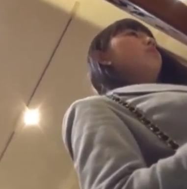 【 盗撮 】立ち読み中の美人お姉さん☆無防備おケツを逆さ撮り！！！