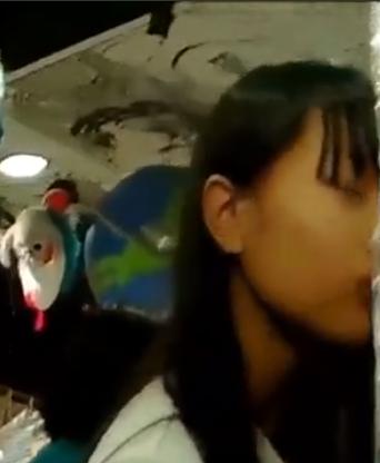 【 盗撮 】近寄りがたいツンとした美少女の純白パンツを逆さ撮りに成功！！！