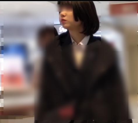 【 盗撮 】神秘的な雰囲気の美少女のおパンツが食い込みエグすぎで大興奮！！！