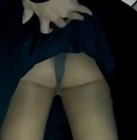 【 盗撮 】心優しきお姉さんスカートめくりの被害にあってしまう……！！！